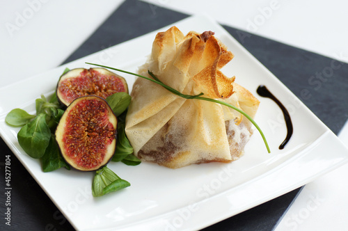 aumônière de figue pommes et chèvre chaud 5