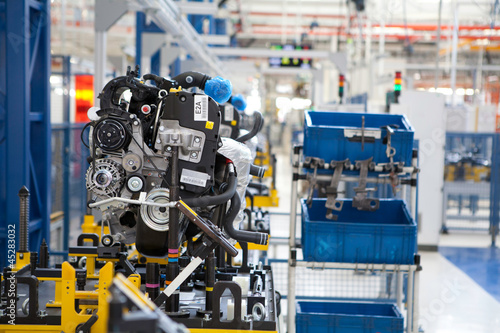 Fotografie car engine assembled on the factory production line