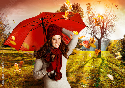 umbrella 06/Mädchen in wunderschöner Herbstlandschaft photo