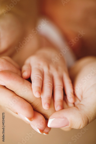 Fotografia Mother's and baby's hands