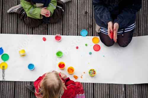 Kinder kneten photo