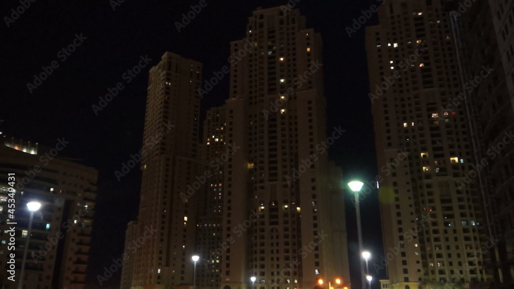 Dubai Marina backside Nacht Schwenk Dubai Marina backside Nacht Schwenk