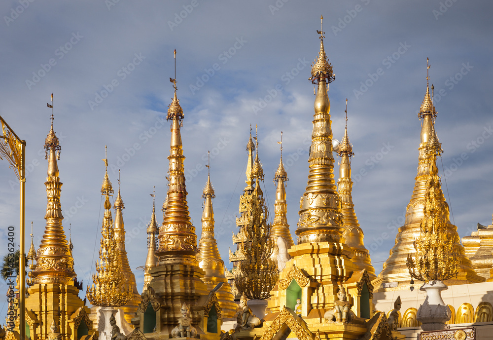 Fototapeta premium Golden Pagoda