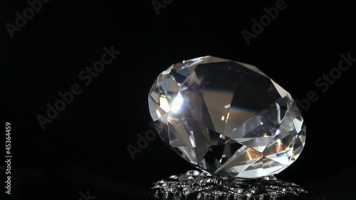 white diamond turning / großer Diamant photo
