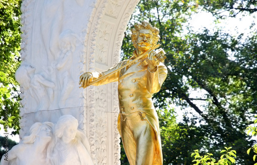Canvas Print The statue of Johann Strauss in Vienna, Austria