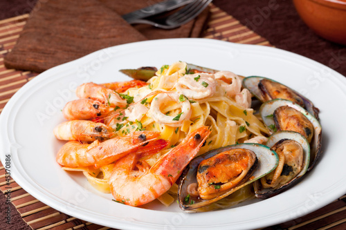 fettuccine with Shrimp and mussel