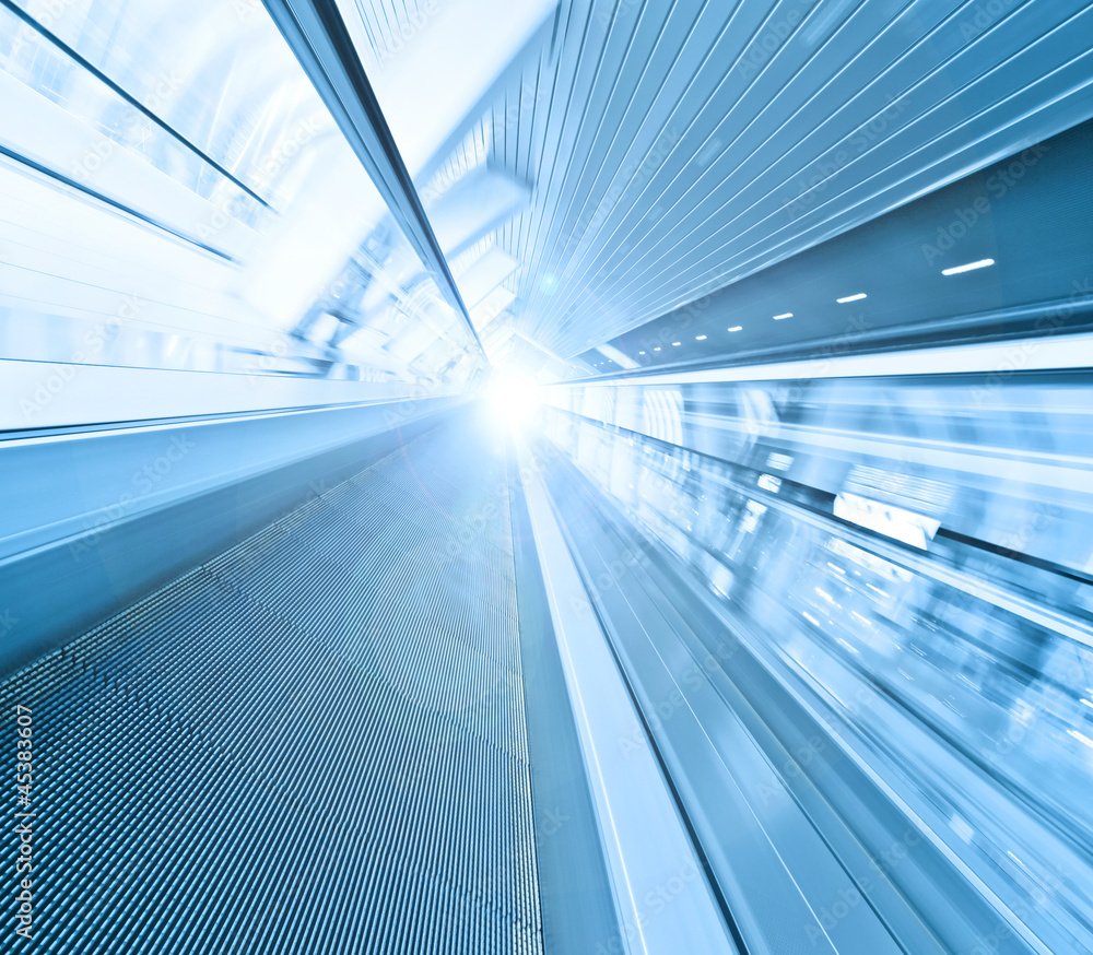 Obraz premium moving escalator