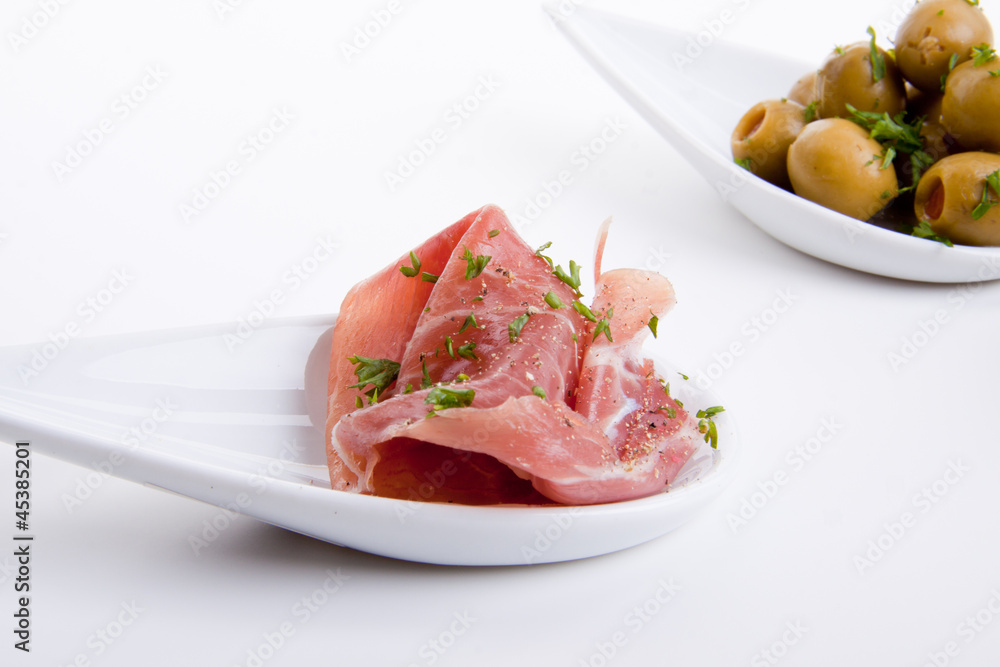 gemischte vorspeisenplatte mit parma parmesan tomaten oliven auf gemischte vorspeisenplatte mit parma parmesan tomaten oliven auf