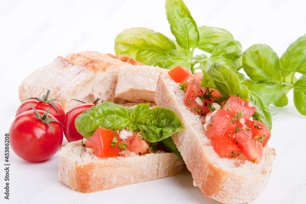 Frische bruschetta mit tomaten und Knoblauch auf einem Teller Frische bruschetta mit tomaten und Knoblauch auf einem Teller