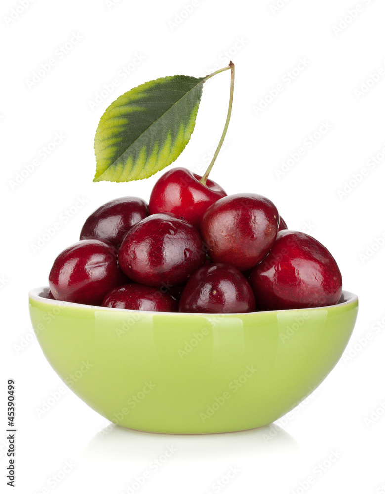 Ripe cherries in a bowl