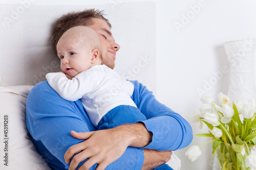 papa mit baby photo