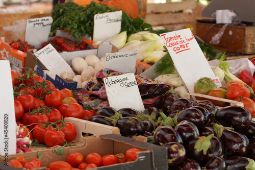 Marché étalage légumes