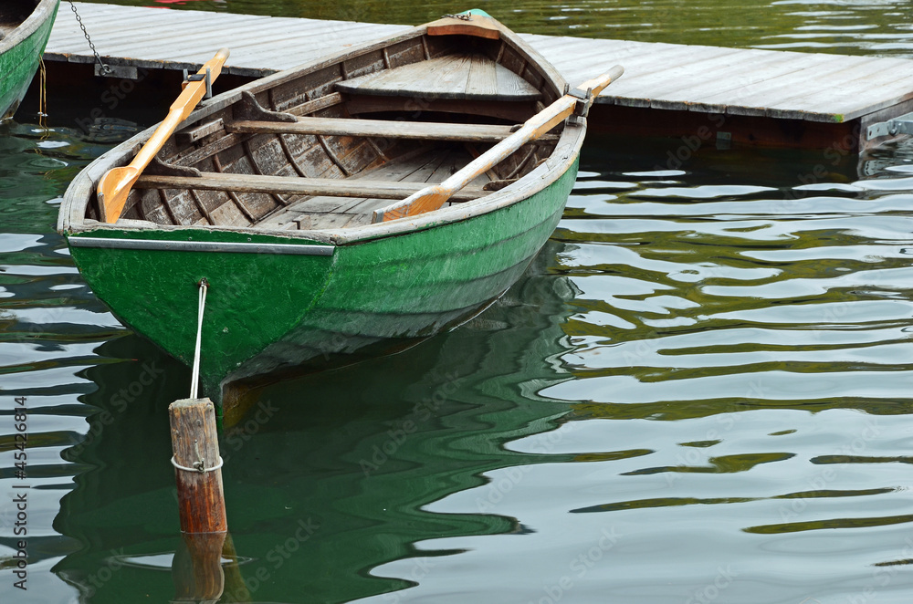 Fototapeta premium Ruderboot am Steg