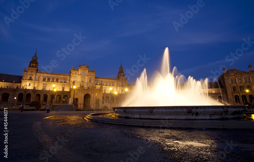 fountain at Plaza Espana in Sevilla