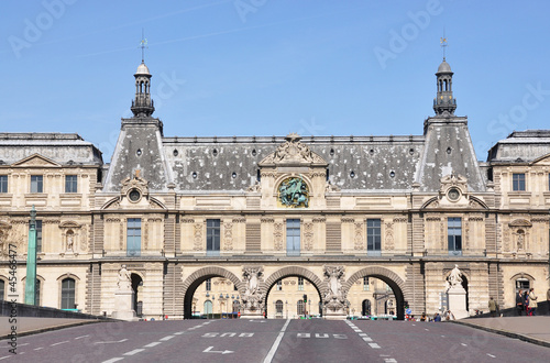 PARIS - APRIL 4: Louvre Museum, Easter holiday, April 4, 2010 in