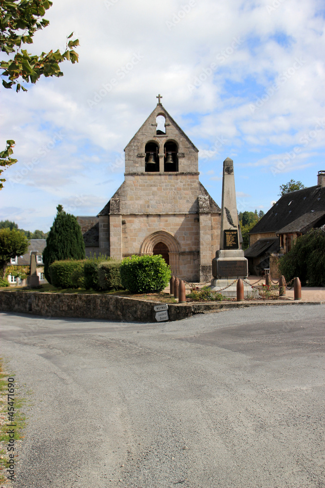 église et monument aux morts d'Ambrugeat (Corrèze)