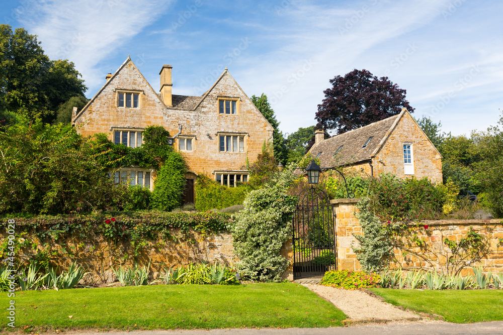 Old cotswold stone house in Ilmington Old cotswold stone house in Ilmington