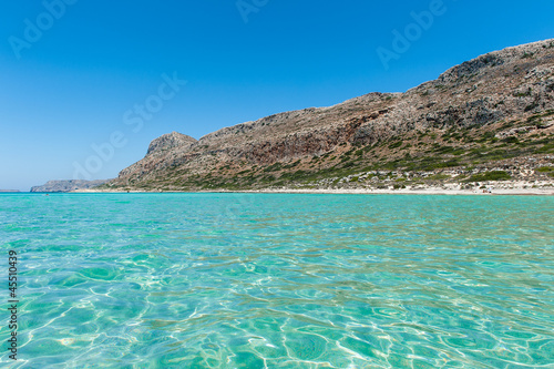 Fototapeta Naklejka Na Ścianę i Meble -  Türkises Meer mit Bergküste auf Kreta/Turquoise Sea on Crete