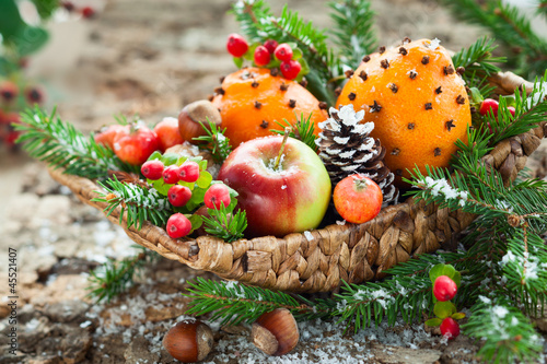 Obraz na plátně Christmas fruit basket