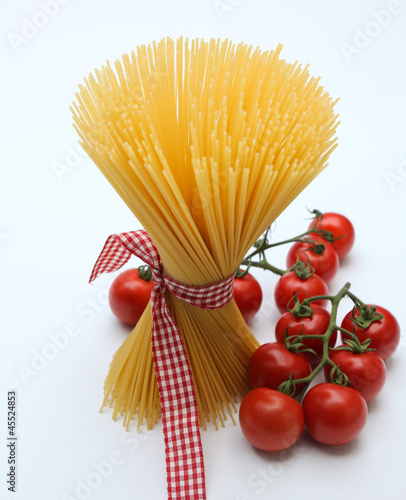 Spagetti Bund mit Tomaten