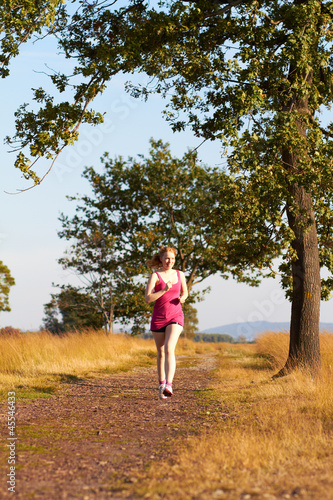 Junge Frau beim Joggen