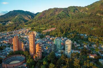 Fototapete Südamerika Bogota Skyline vor den Anden  © jkraft5