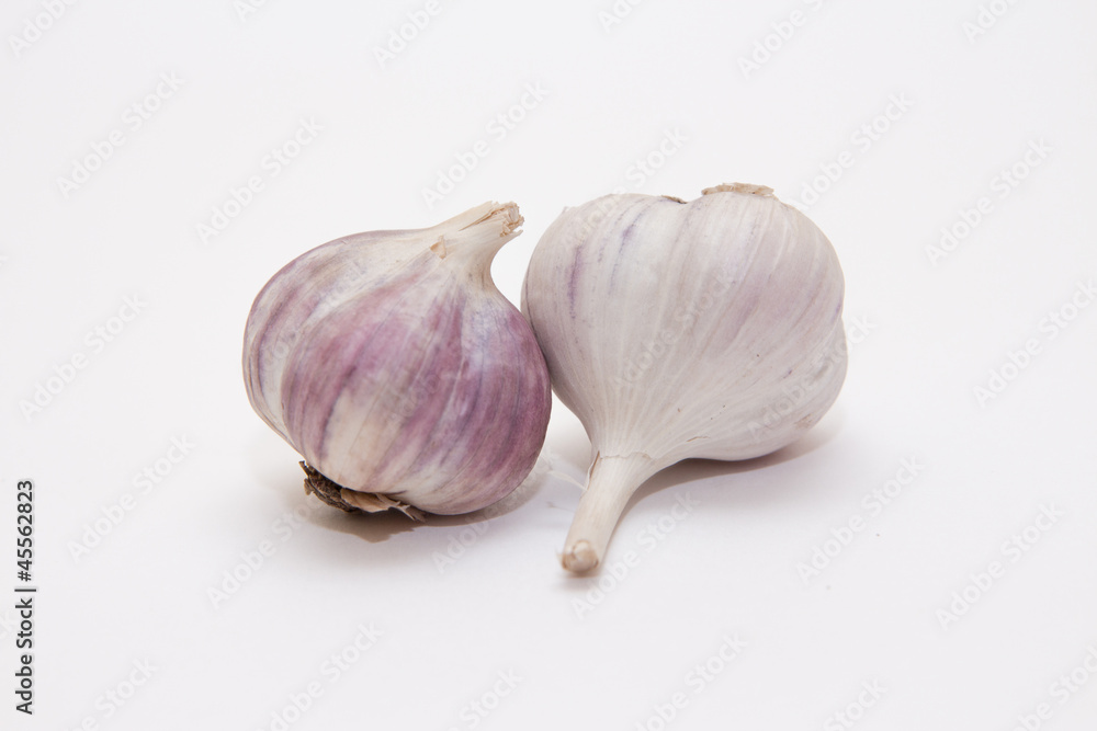 Obraz premium Heads of garlic isolated