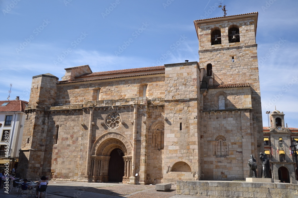 Iglesia de San Juan de Puerta Nueva en Zamora Iglesia de San Juan de Puerta Nueva en Zamora