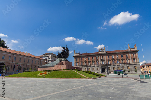 Foto Piazza Centrale di Monza con Vista sul Municipio