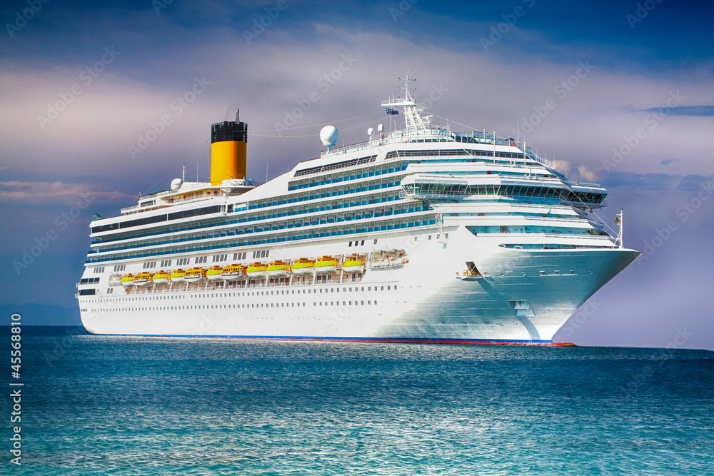 Beautifull cruise ship - obrazy, fototapety, plakaty 