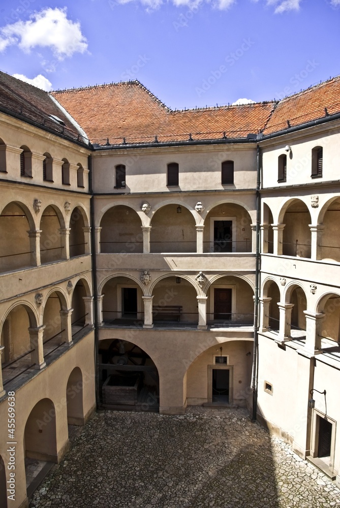 Courtyard castle arcades pieskowa skala