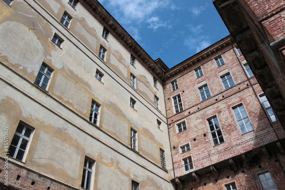 Obraz premium palazzo con orologi solari