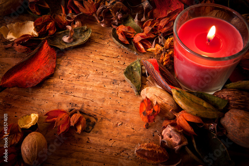 potpourri con candela rossa photo