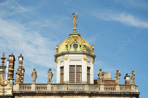 top of Le Roi d'Espagne historical building photo