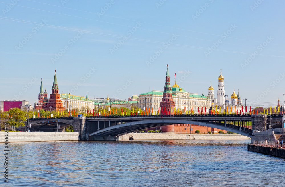 Obraz premium Russia, Moscow, type to the Moscow Kremlin and the river