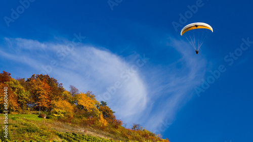 Gleitschirmflieger im Herbst photo
