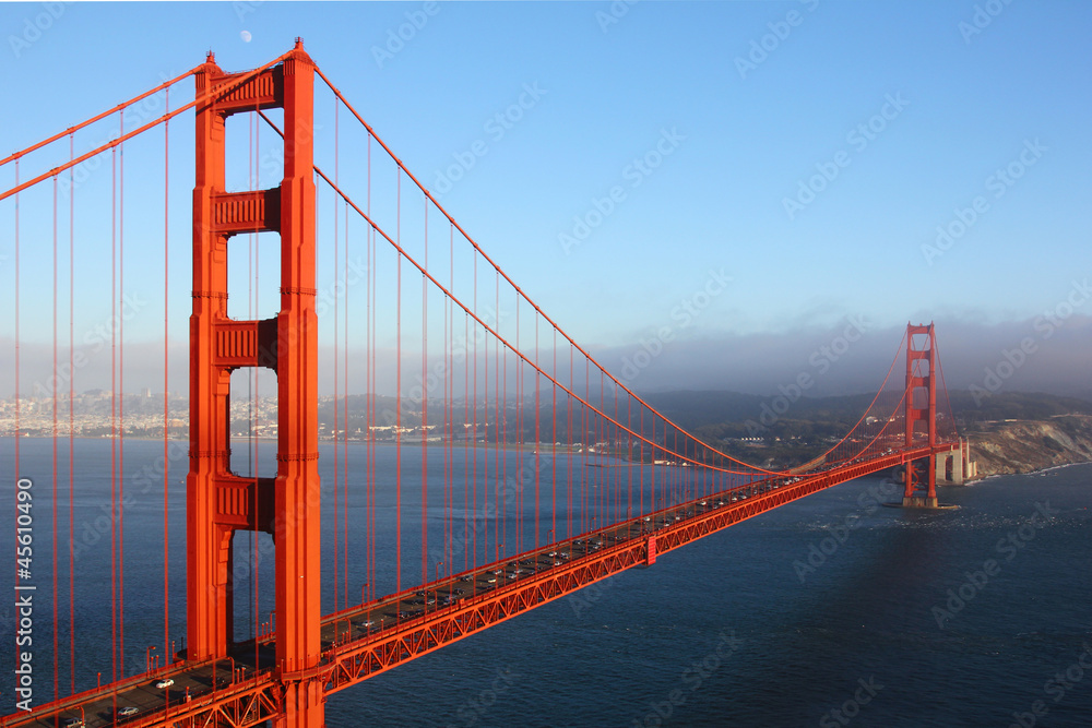 Fototapeta premium Golden Gate Bridge w wieczornym świetle