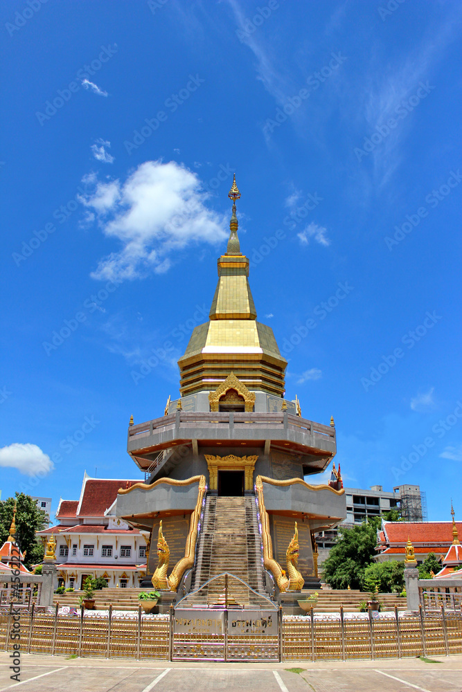 Fototapeta premium Thai Buddhist pagoda with blue sky background