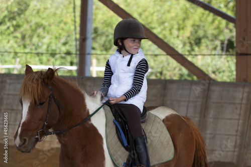 Jeune fille à l'équitation