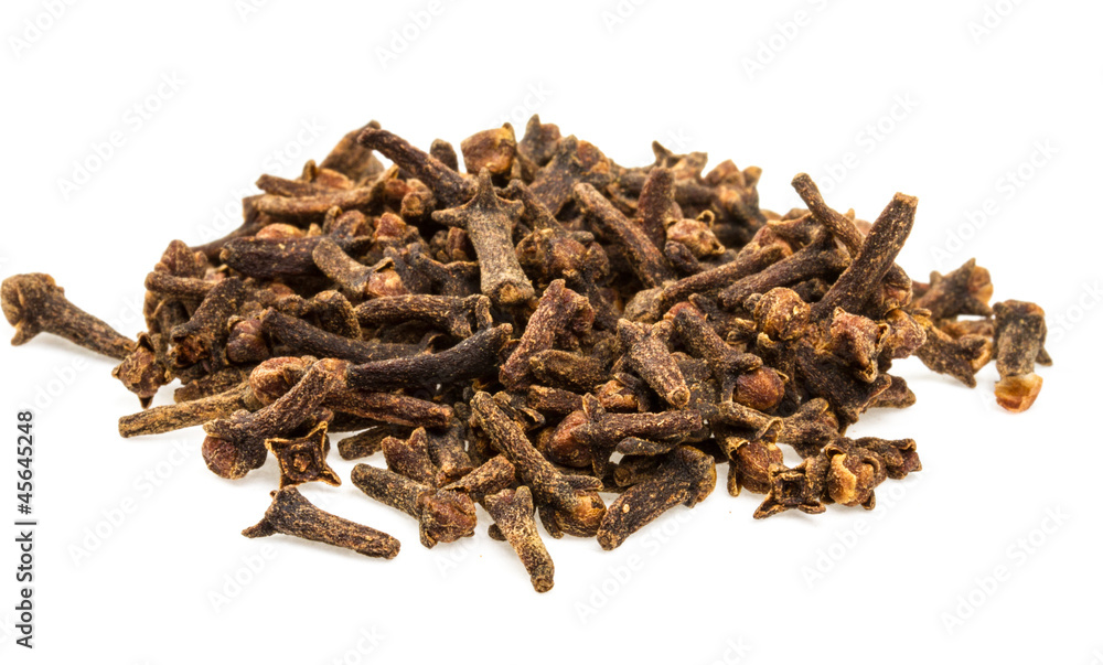 Obraz premium Carnation (spices) isolated on white background