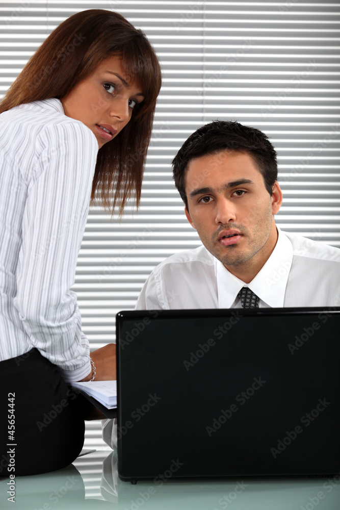 Obraz premium Two eager business people working overtime