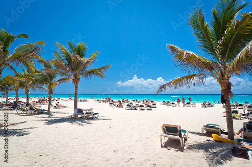 Idyllic beach at the Caribbean sea of Mexico © Patryk Kosmider