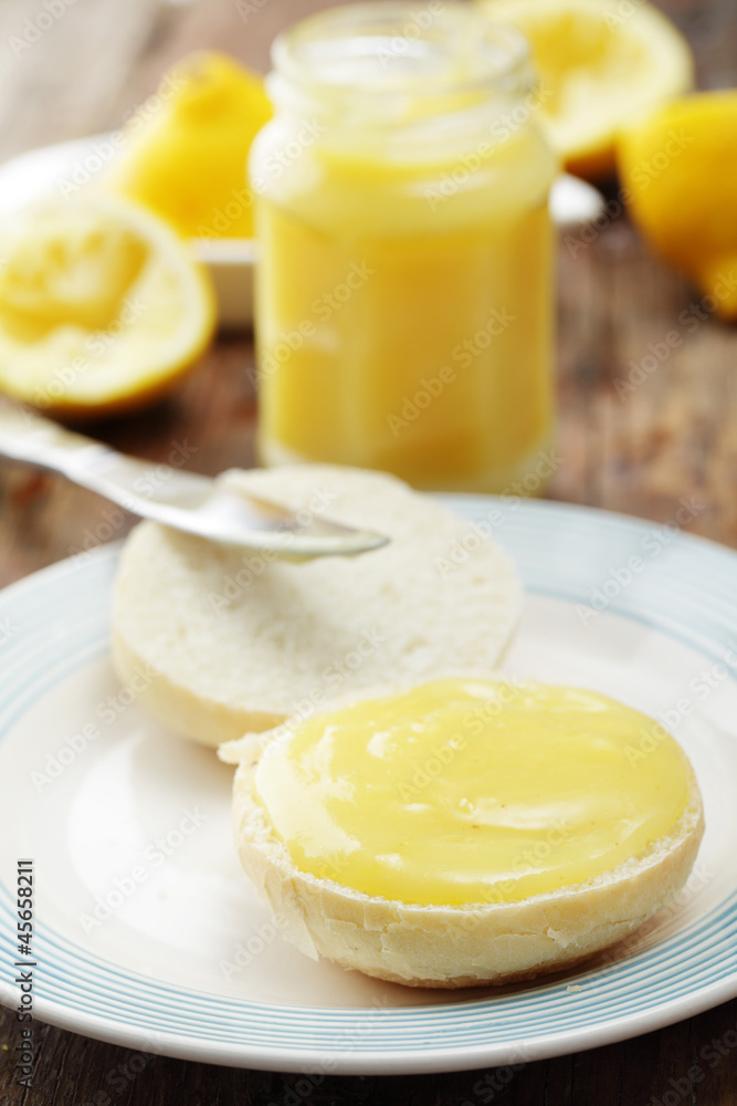 Fototapeta premium Bun with lemon curd