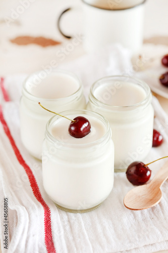 yoghurt with cherry