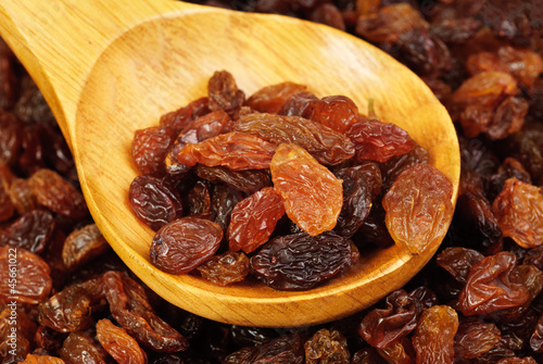 raisins and  wooden  spoon close- up food background