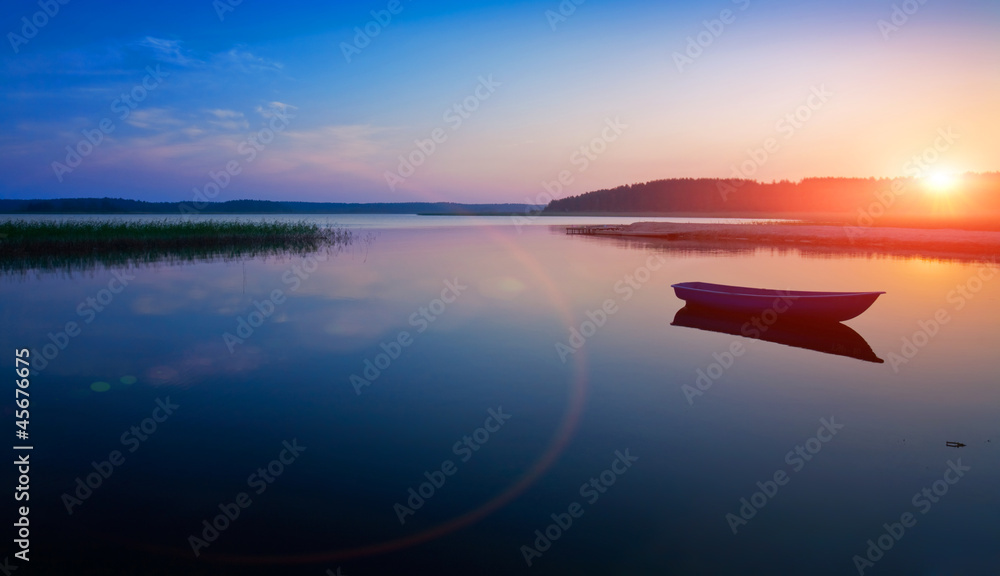 Fototapeta premium Sunrise over the lake