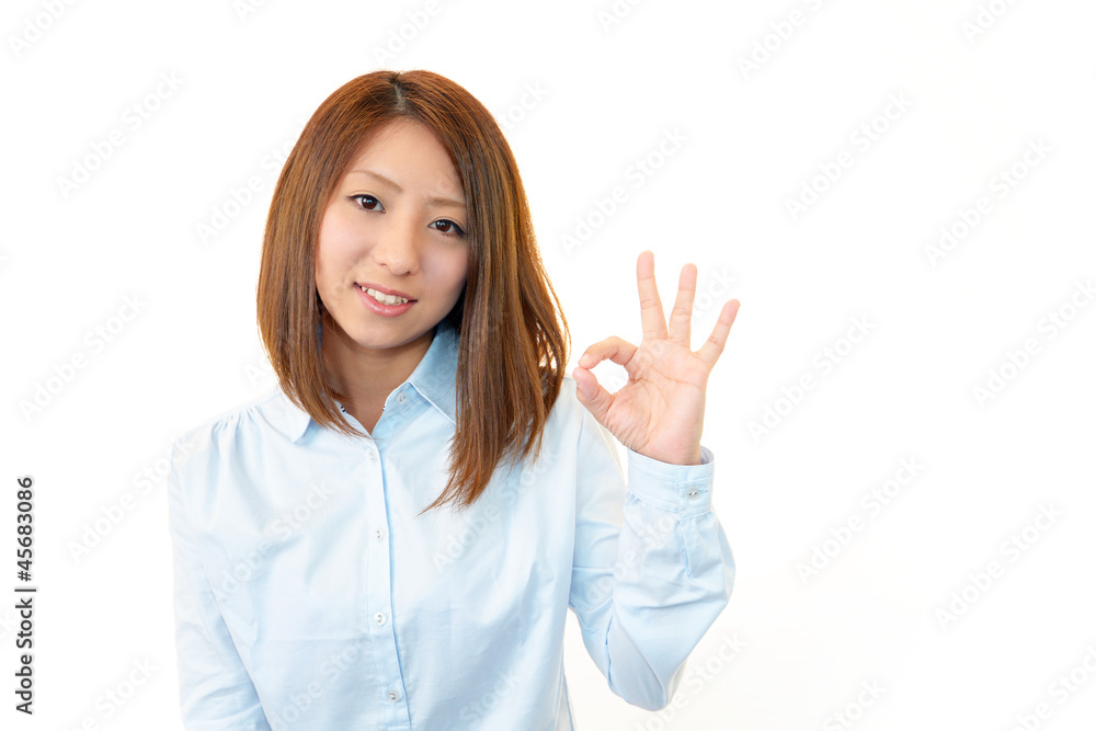 OKサインを出すオフィスレディー OKサインを出すオフィスレディー