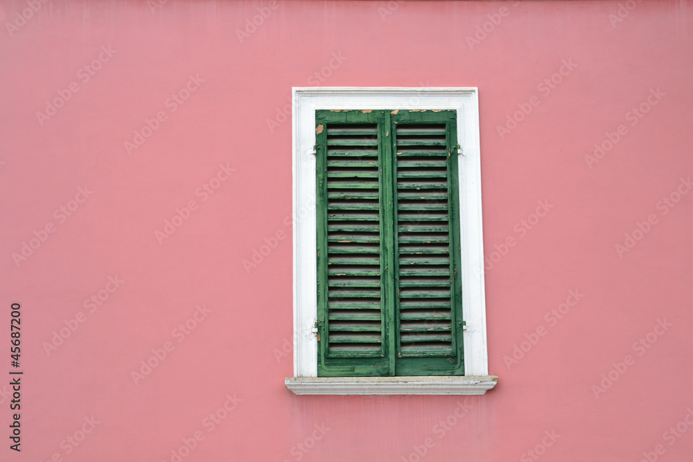 Grüner Fensterladen