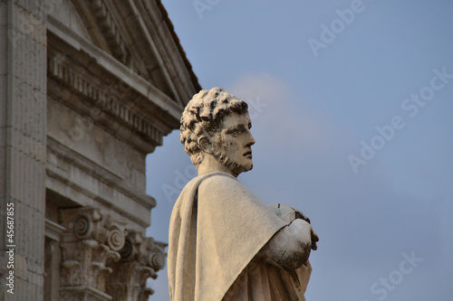 Statue vor dem Dom in Urbino
