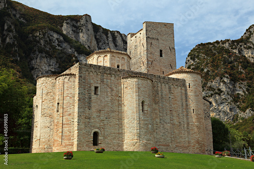 Genga, abbazia di San Vittore delle Chiuse